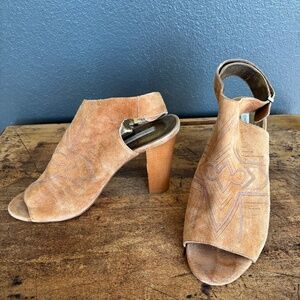 Cynthia Vincent chunky heels